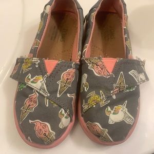Toms toddler girl shoes in good used condition gray with pink